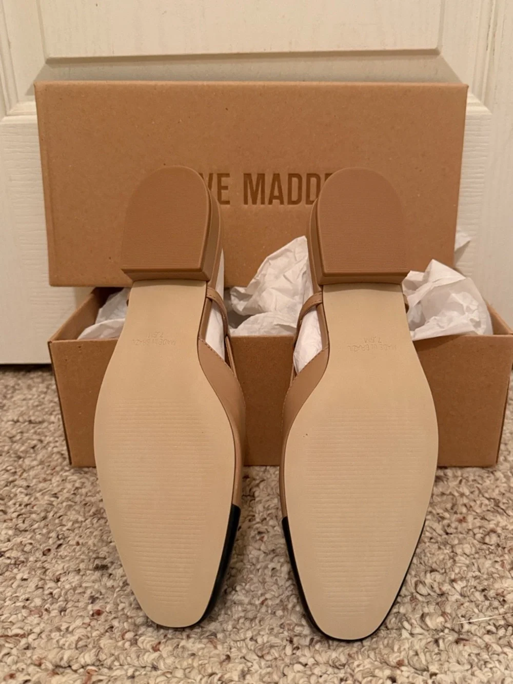 Steve Madden Tan Slingback Flats with Black Cap Toe - Picture 2 of 8